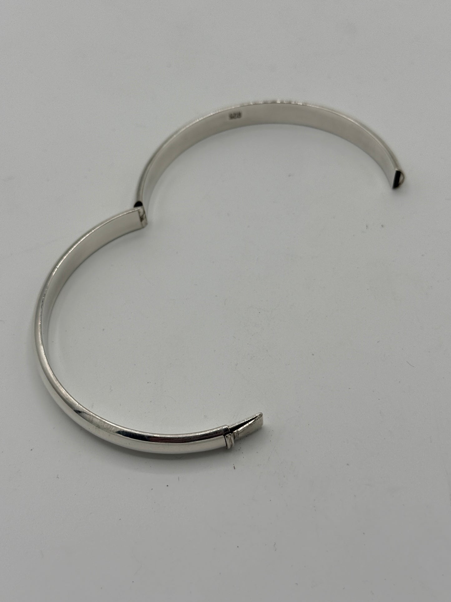 Vintage modernistisk rund Sterlingsølv armring. Fra 1980érne