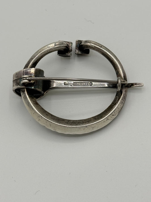 Kalevala Koru(1957-) Finsk jernalder sterling sølv fibula broche. Fra 1980