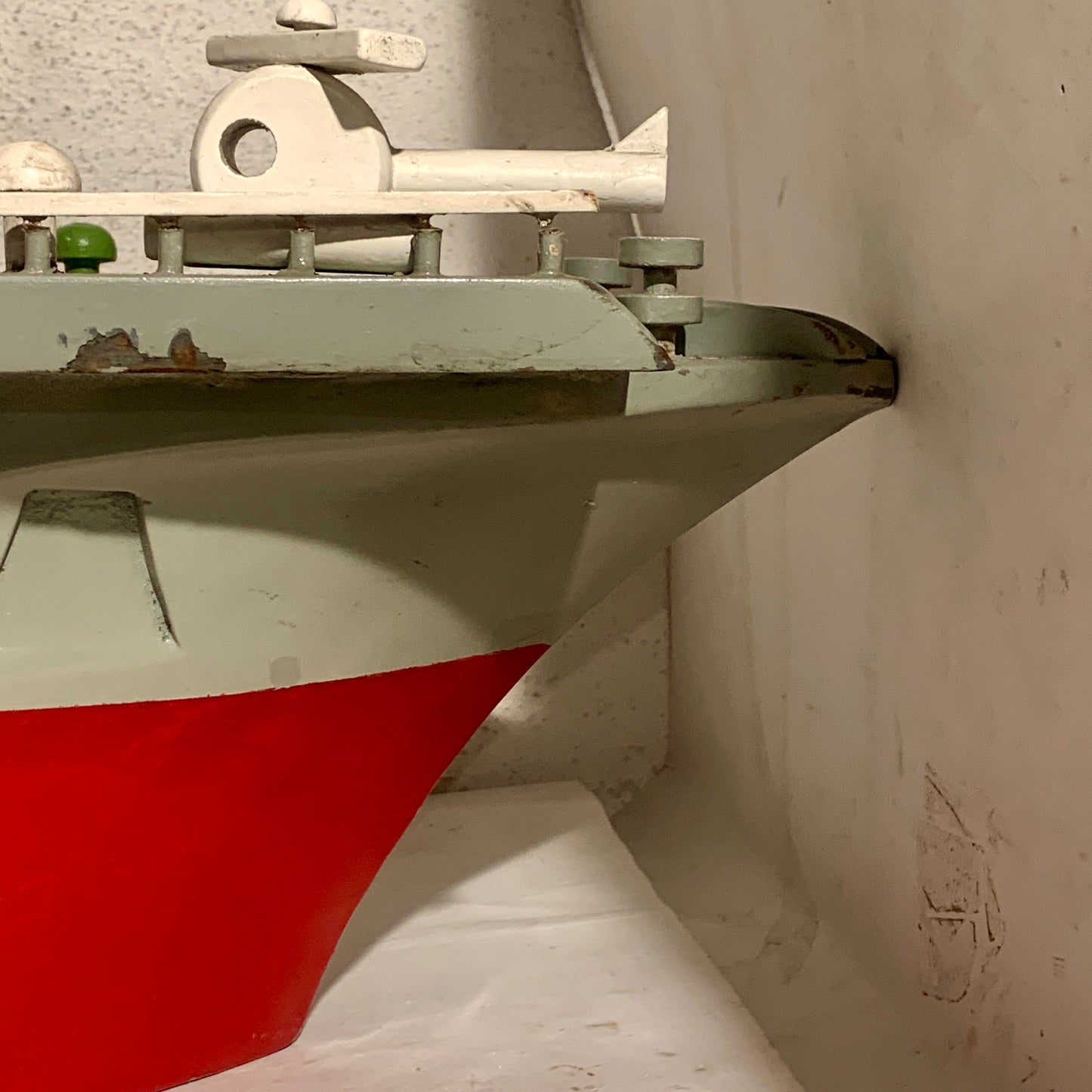 Ældre unikt dansk design træ hangarskib, fra midt 1900 tallet.