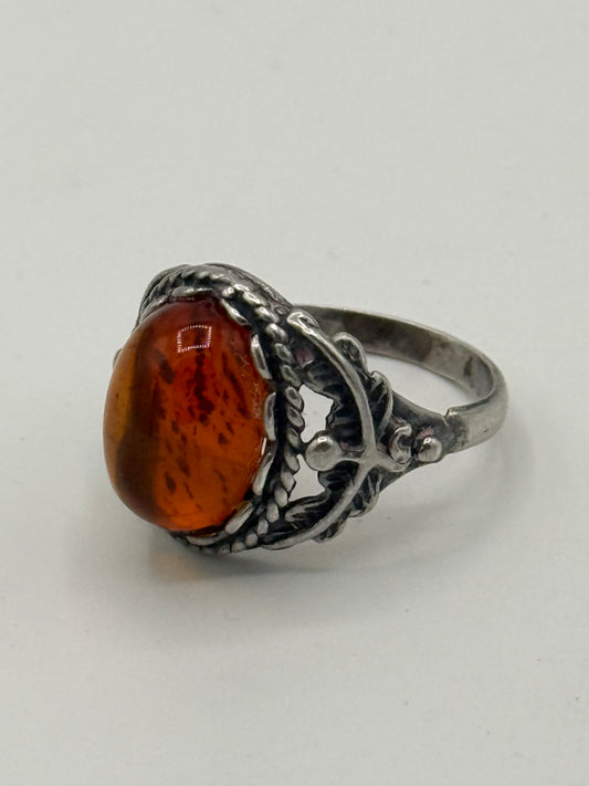 Vintage skønvirkestil Rav & Sterlingsølv ring. Gstad, Polen. Fra 1980érne