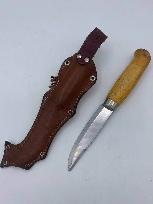 Frosts Knivfabrik. Ældre morakniv med skede. Sverige. 20. Årh