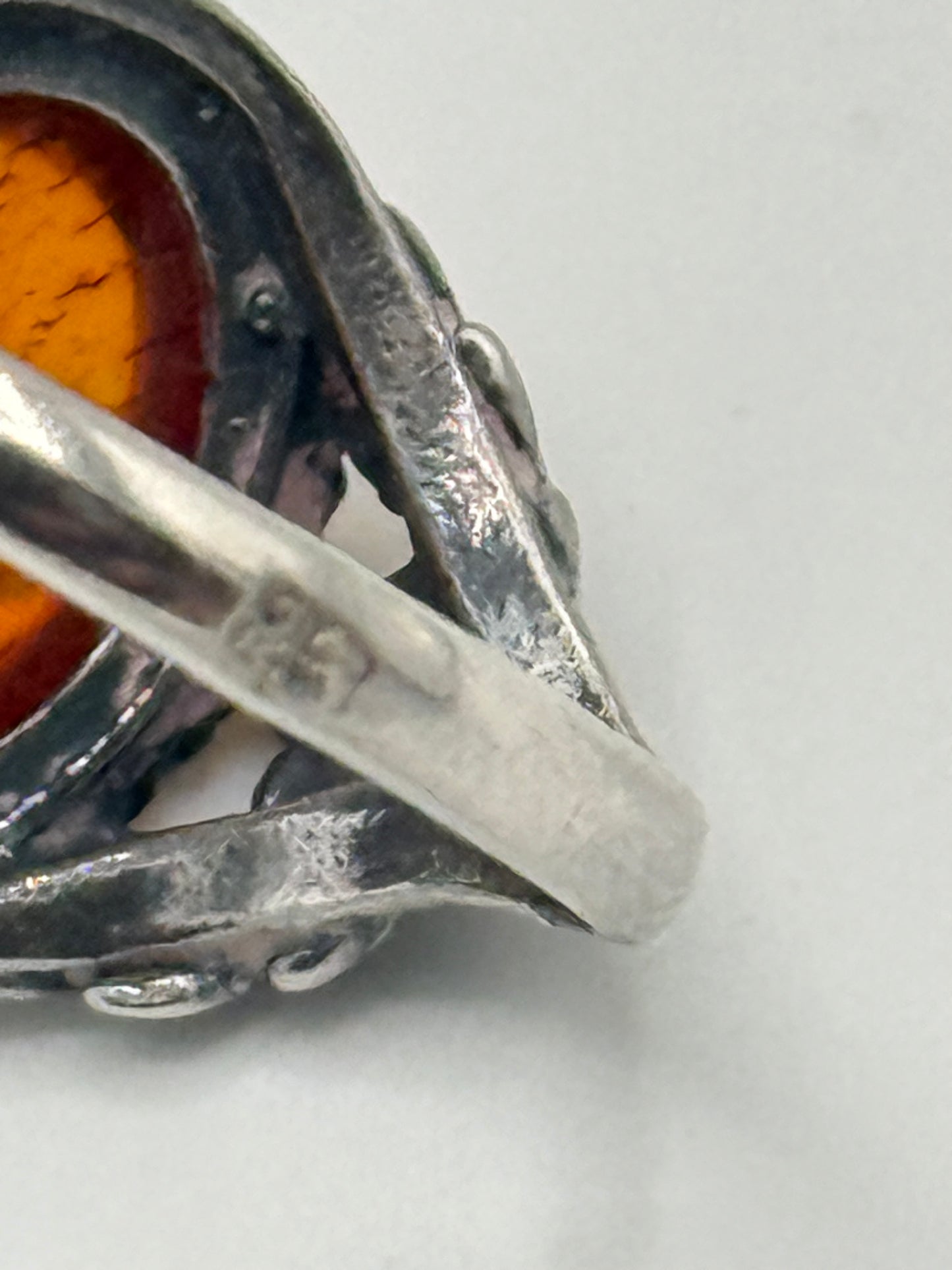 Vintage skønvirkestil Rav & Sterlingsølv ring. Gstad, Polen. Fra 1980érne