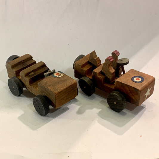 Ældre Illum træ jeep biler, fra midt 1900 tallet.