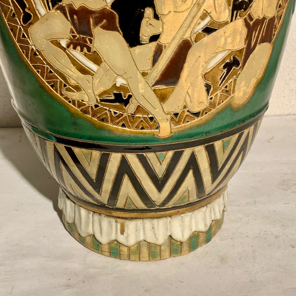 Ældre stor tre-hanket keramisk gulv vase, med oldtids motiver.
