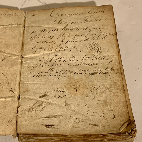 ASTRONOMISK OG HISTORISK ALMANAK AF BYEN LYON. Fransk bog fra 1745.