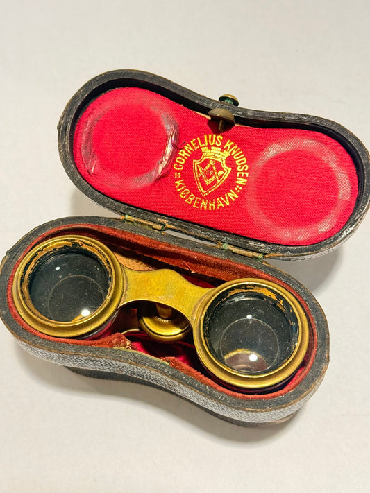 Antique Theatre Spyglass Inlaid with Mother of Pearl, circa 1900.