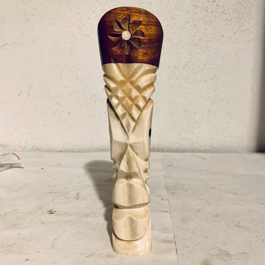 Ældre tiki figur i gevir og træ, fra stillehavet