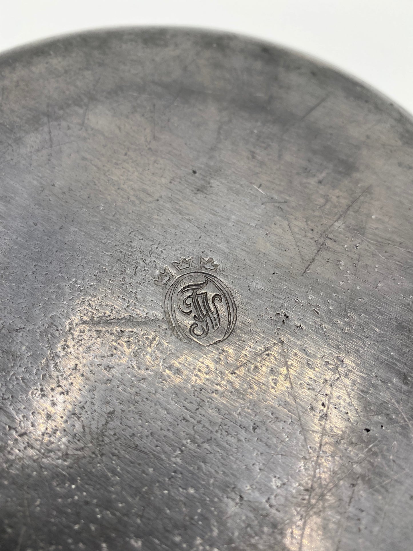 Antik svensk massiv dyb tallerken i tin. Fra 19.Årh