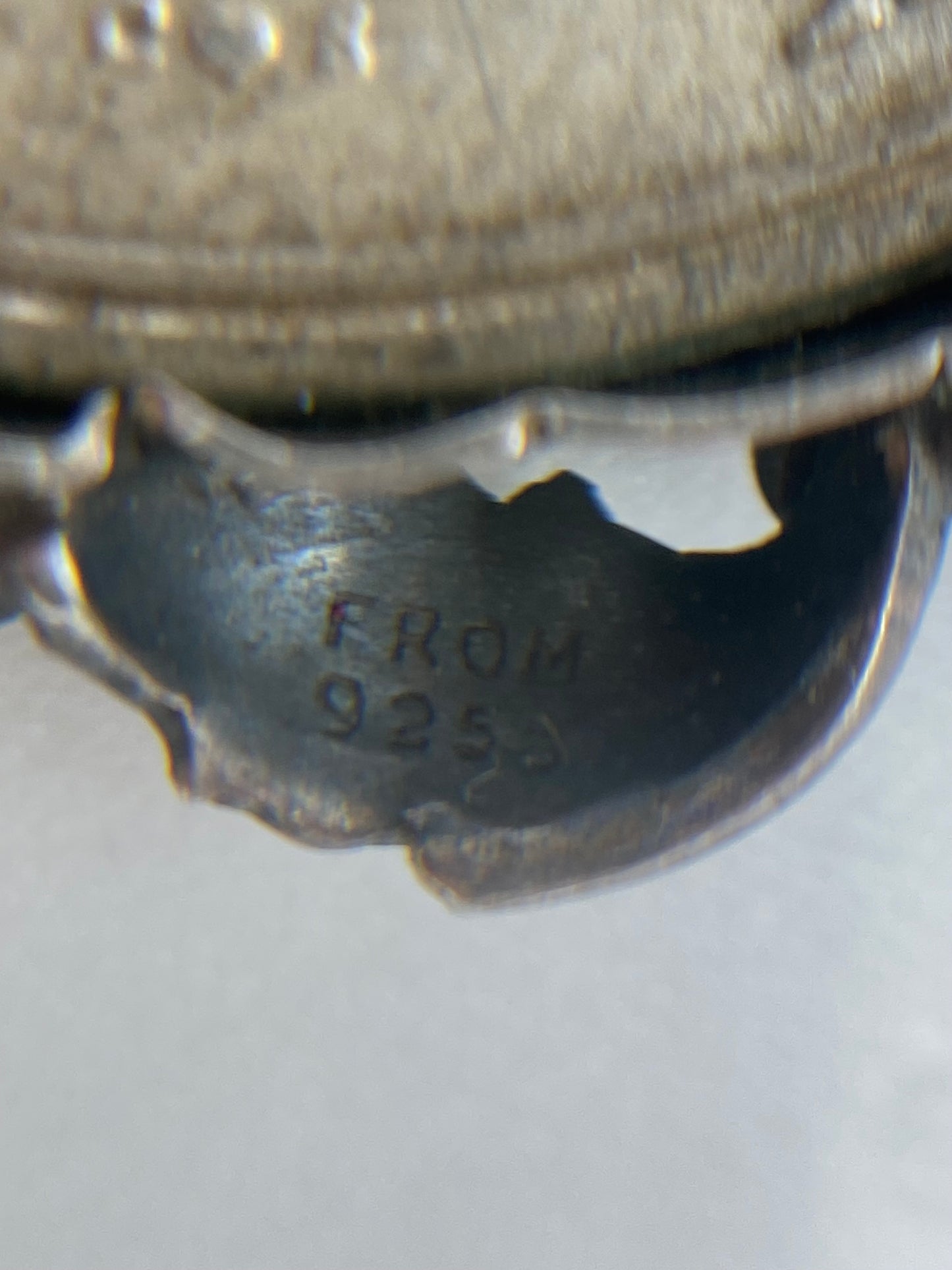 N.E. From (1944-2009). Dansk sølv 5-krone Bryllups mindemønt vedhæng. Fra 1964