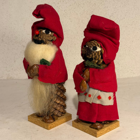 Ældre koglenisse bedstefar og mor , fra midt 1900 tallet.