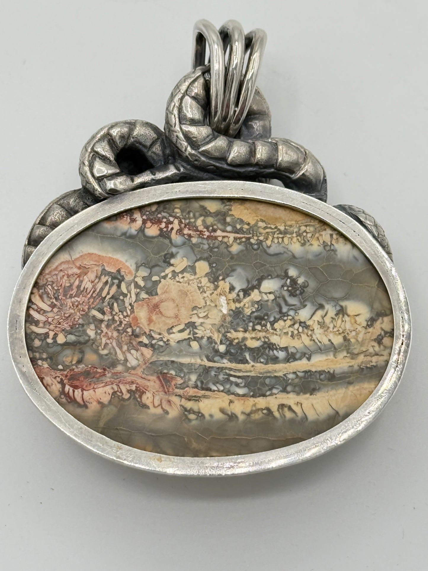 Claude Schwartz, Paris (1958-) Vintage unika Studio jewelry vedhæng i Sølv, Guld, Granat og Jaspis. Fra 1960érne