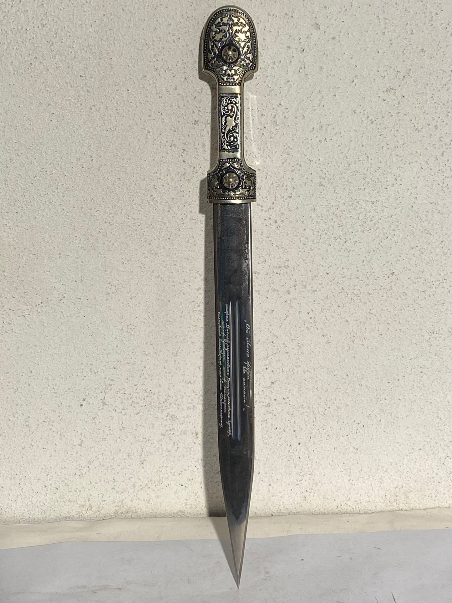 Dagestansk Kinjal dolk med diplomatisk proveniens