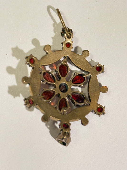 Antik Granat og Pinchbeck vedhæng. Slut 1800/Start 1900 tallet