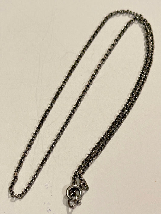 En sølv halskæde fra midt 1900-tallet med navnet Hermann Siersbøl