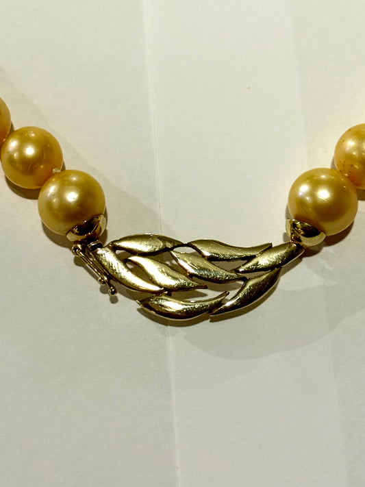 Vintage ægte Gylden perlehalskæde med stor guld lås. Fra midt/slut 1900 tallet.