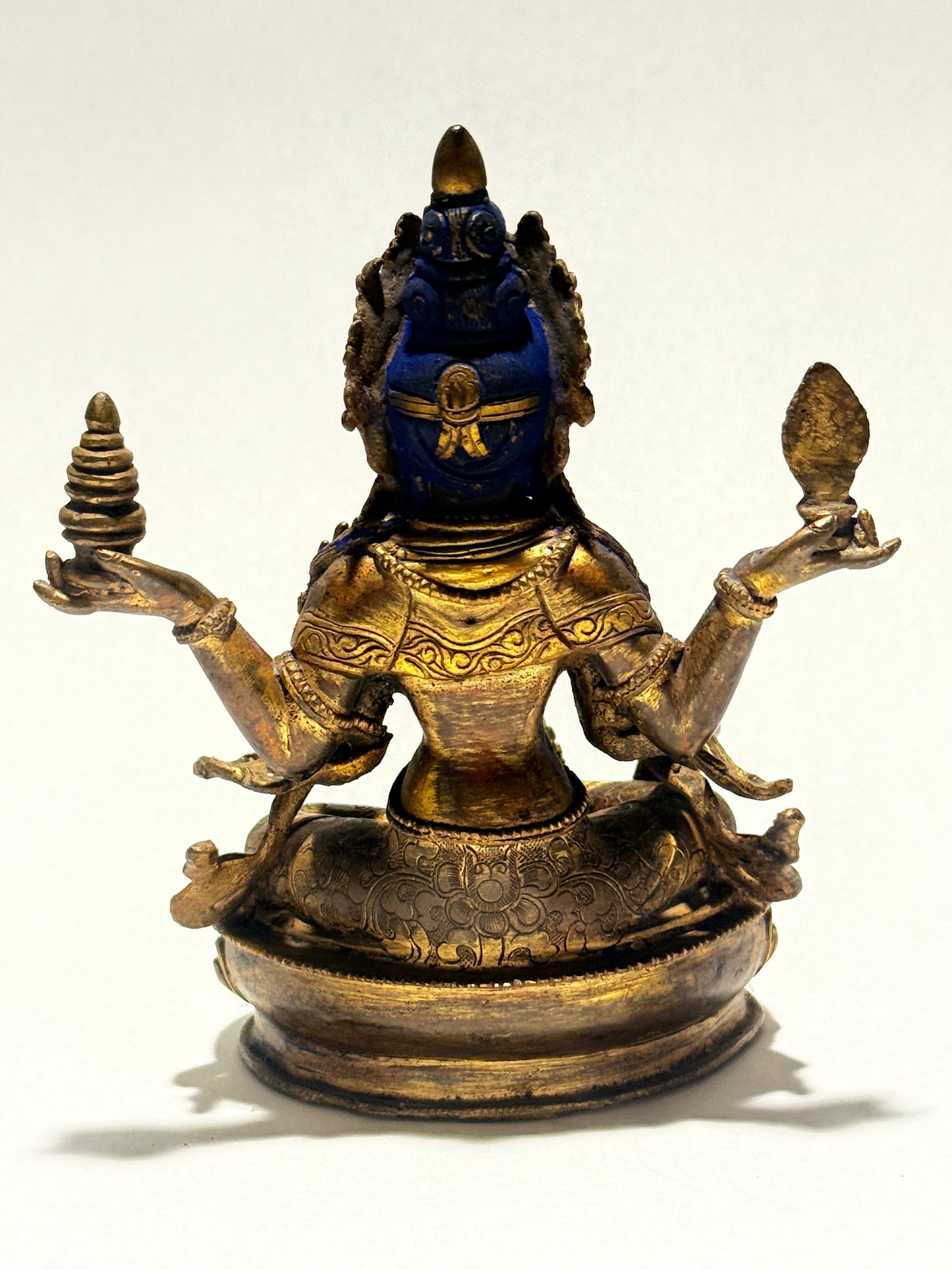 Laxmi, en gudinde fra 1900 tallet, i forgyldt og oxideret kobber