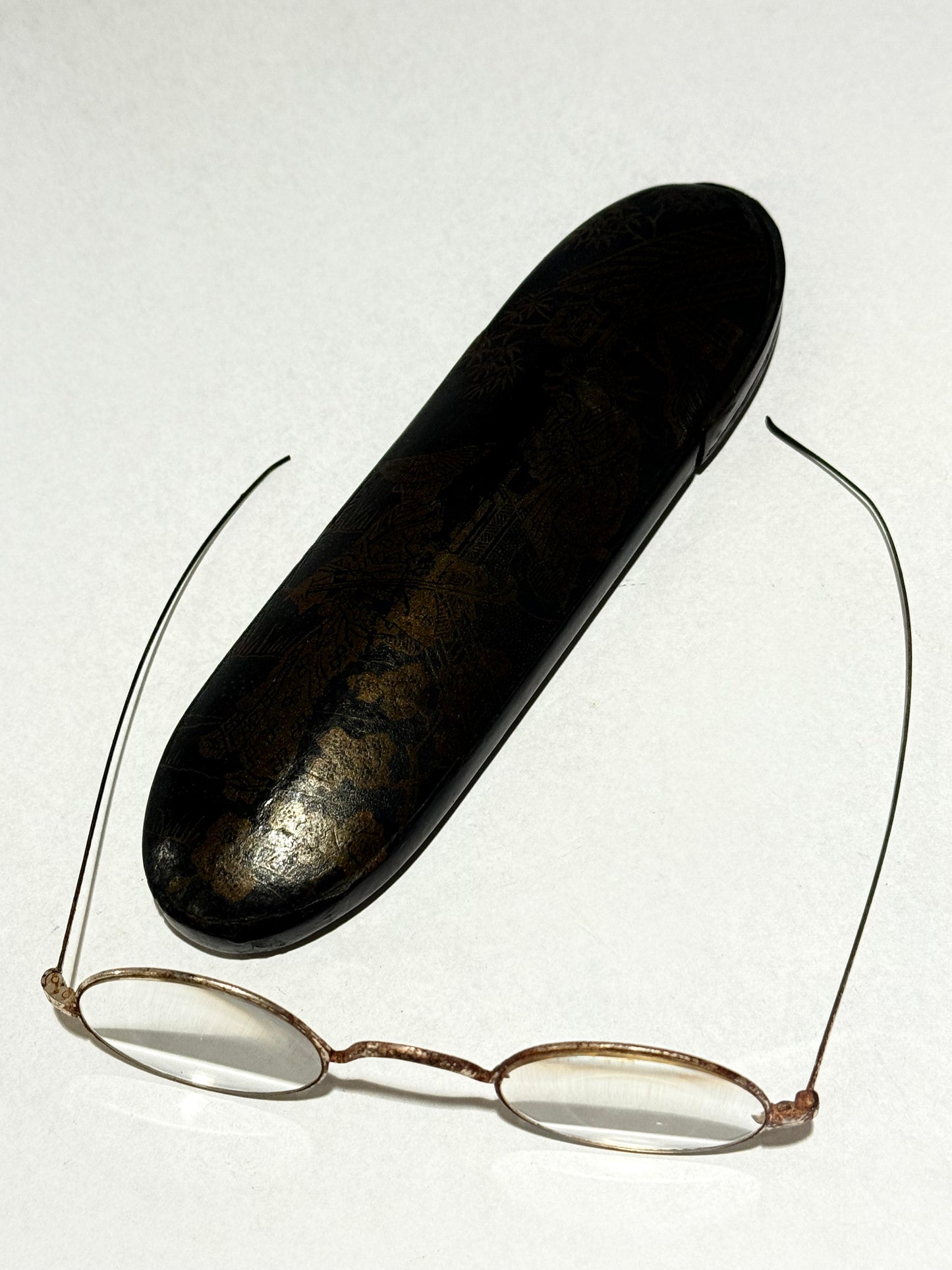 Antikke briller med etui, fra start 1900 tallet