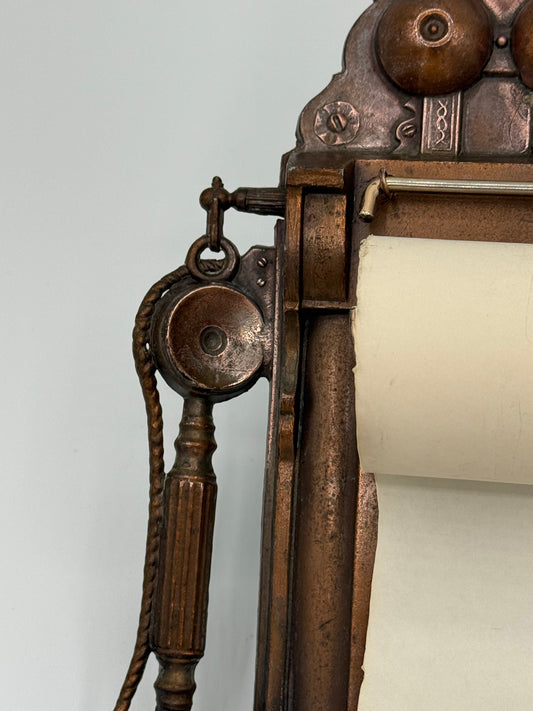 Antik Fero væghængt Notesrulle holder. Danmark, fra 1920/30érne