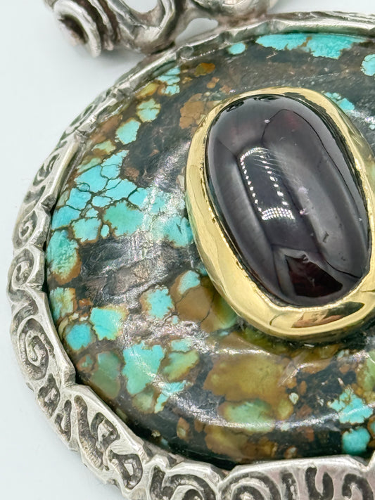 Vintage unika Studio jewelry vedhæng i Sølv, Guld, Granat og Turkis. Fra 1960érne