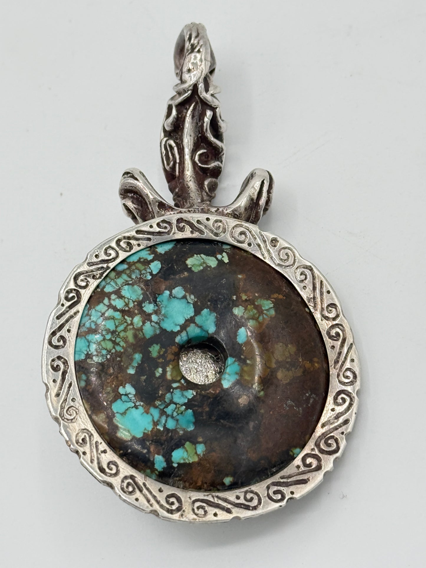 Vintage unika Studio jewelry vedhæng i Sølv, Guld, Granat og Turkis. Fra 1960érne