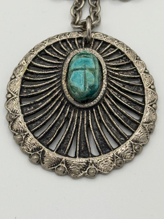 Vintage Egyptian Revival tin Hals smykke med Skarabæ. Midt/slut 20.Årh