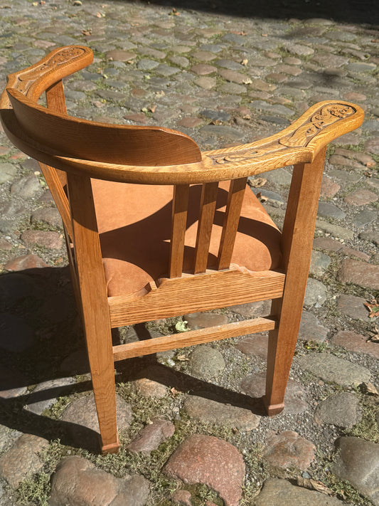 Antik Norsk Viking Dragestil Hjørnestol. Fra 1880-1915.