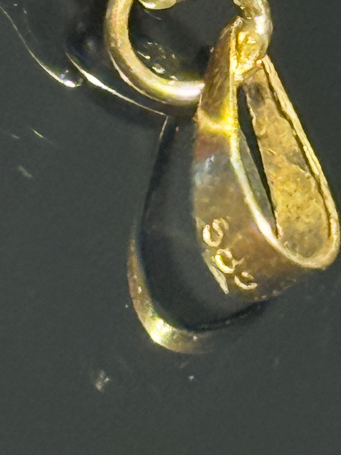 Stort vintage vedhæng i 14K guld og rav.