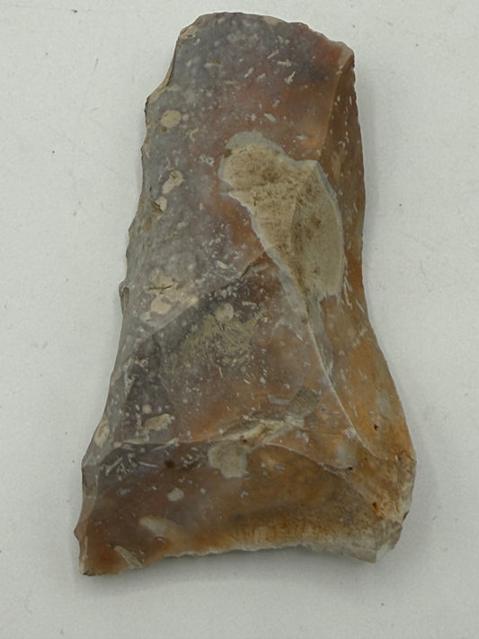 Dansk Stenalder. Asymmetrisk skiveøkse i flint. Sen Ertebølletid: 4500-3900 F.Kr