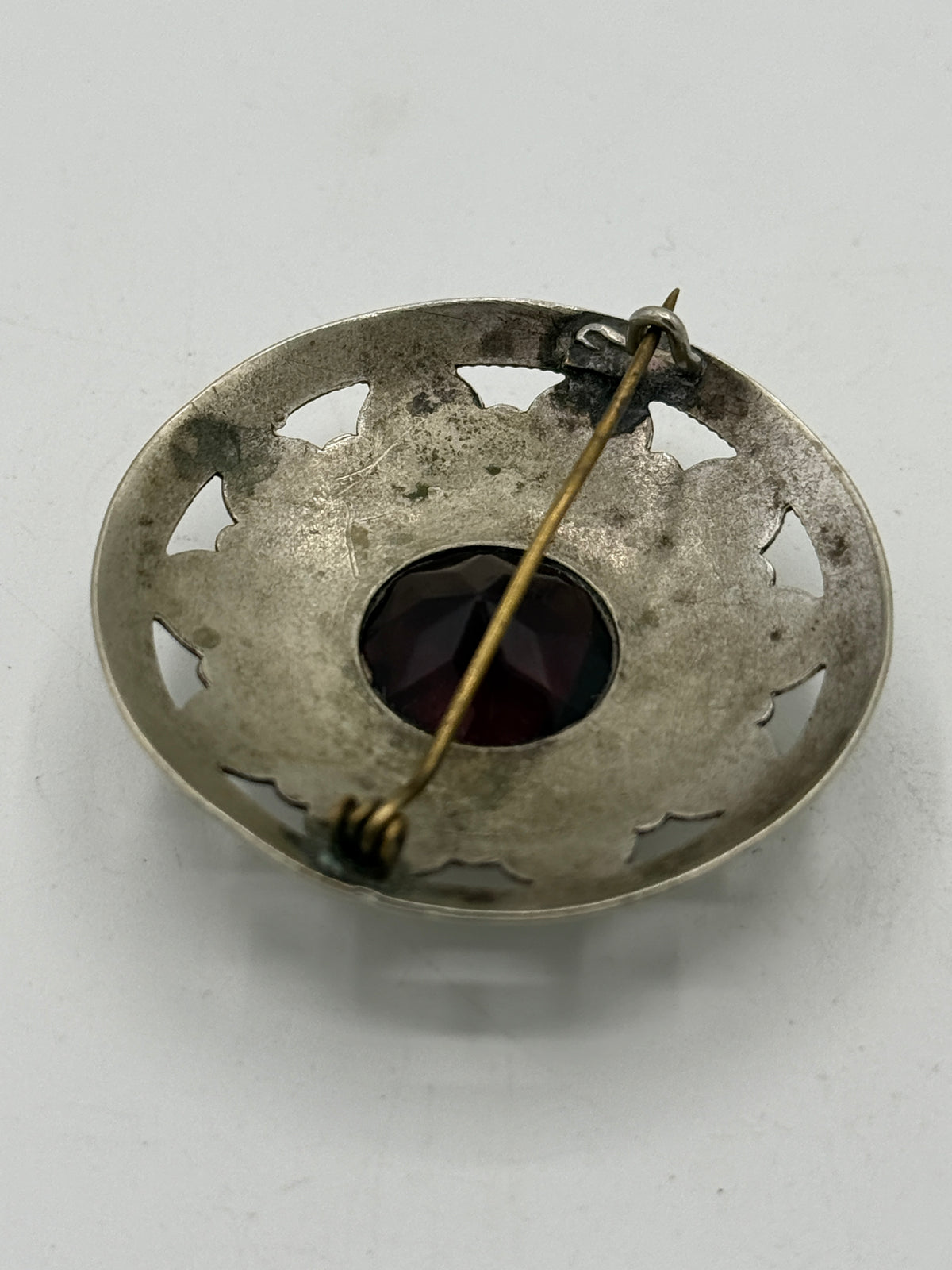 Antik broche med sten. Fra det 19. Årh