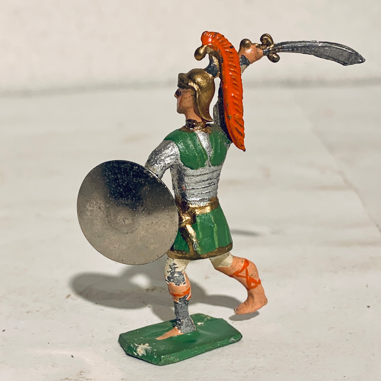Antique Heyde tin soldier, Roman legionary, from the early 1900s.
