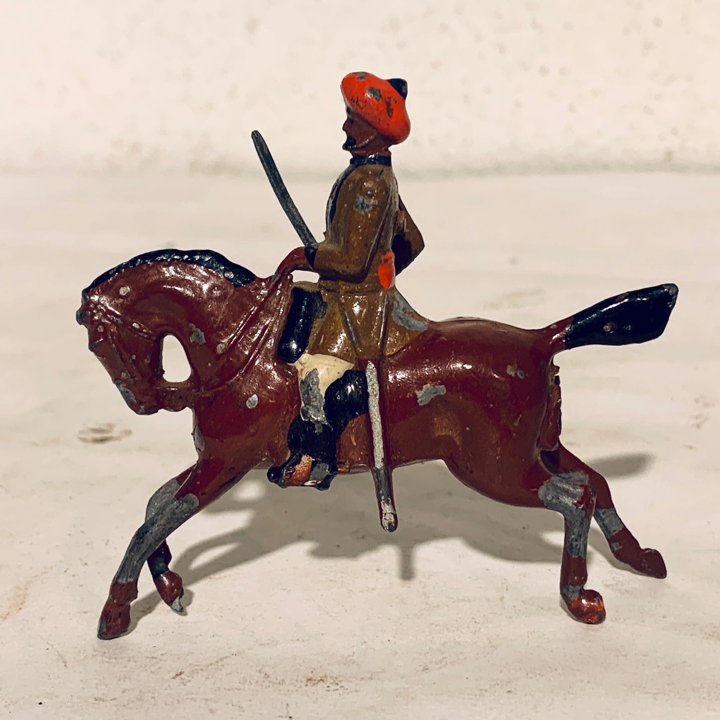 Antik britains deetail tinsoldat, araber til hest, fra start 1900-tallet