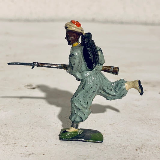 Antique Britains Deetail tin soldier, Arab soldier, from the early 1900s.