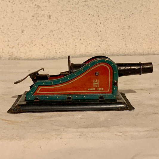 German MARKE HESS WW1 tin toy cannon, from the 1920s/30s.