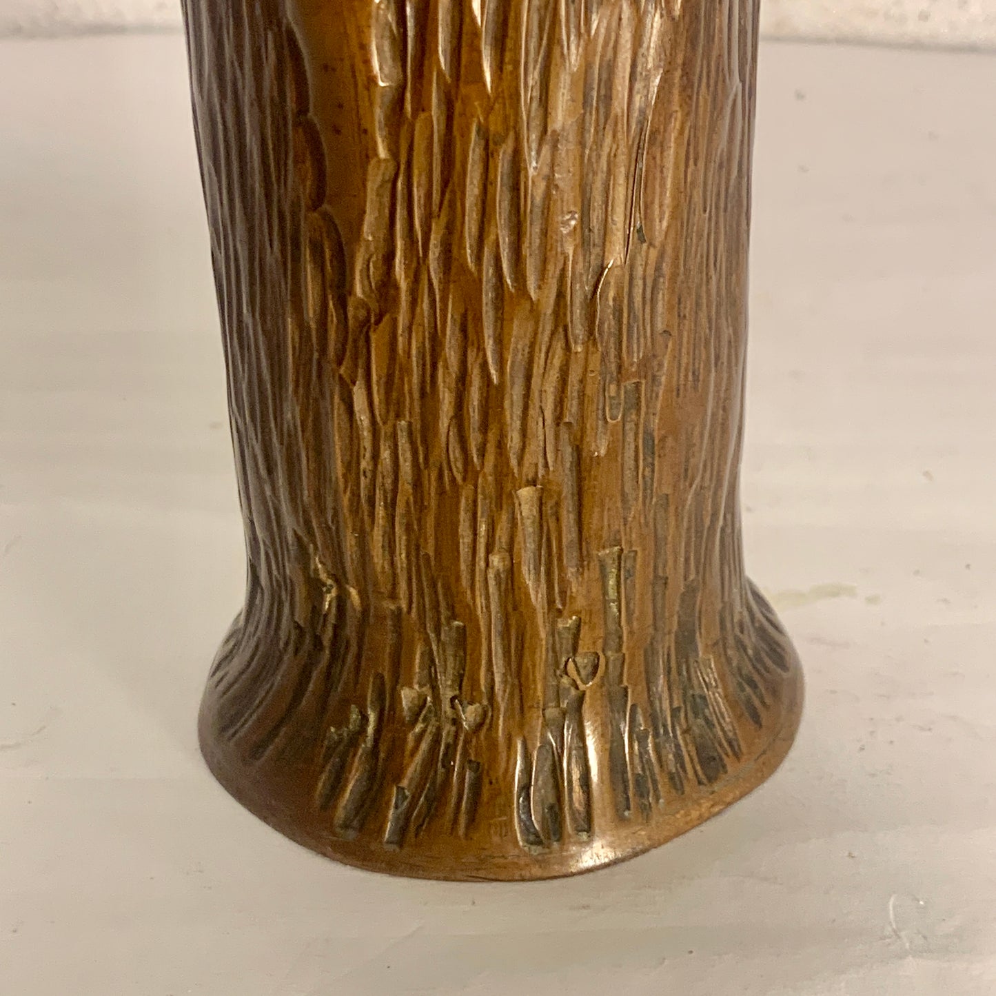 Antik bronze blomstervase, iform af træstamme, fra start 1900 tallet