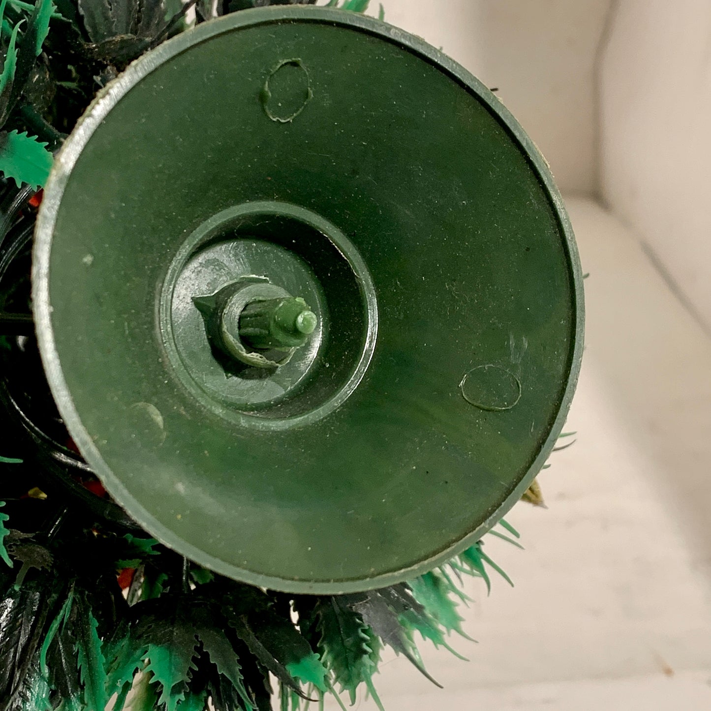 Gammelt julepynt, vintage plastik juletræ, midt 1900 tallet.