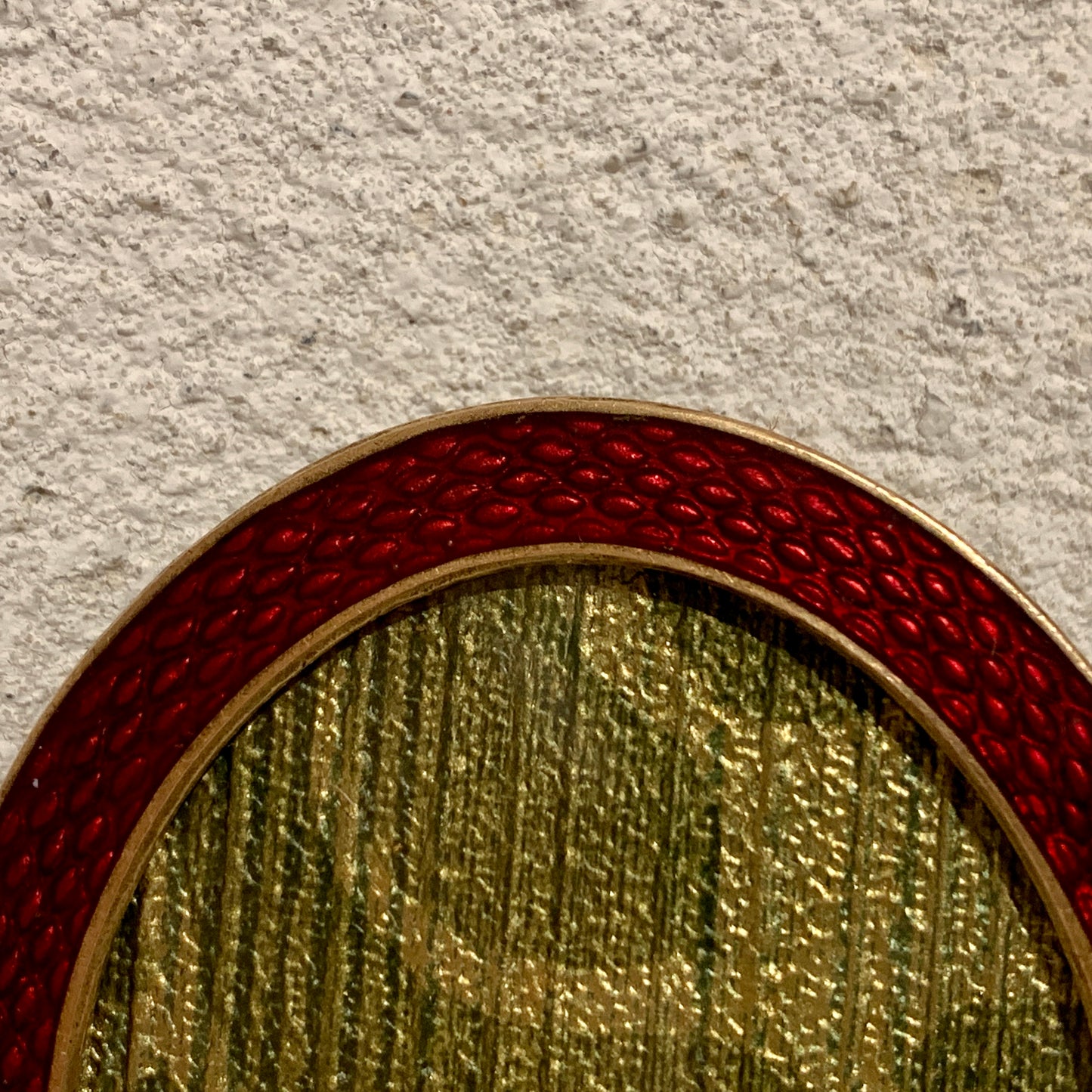 Antique oval enamel frame, from the 19th century.