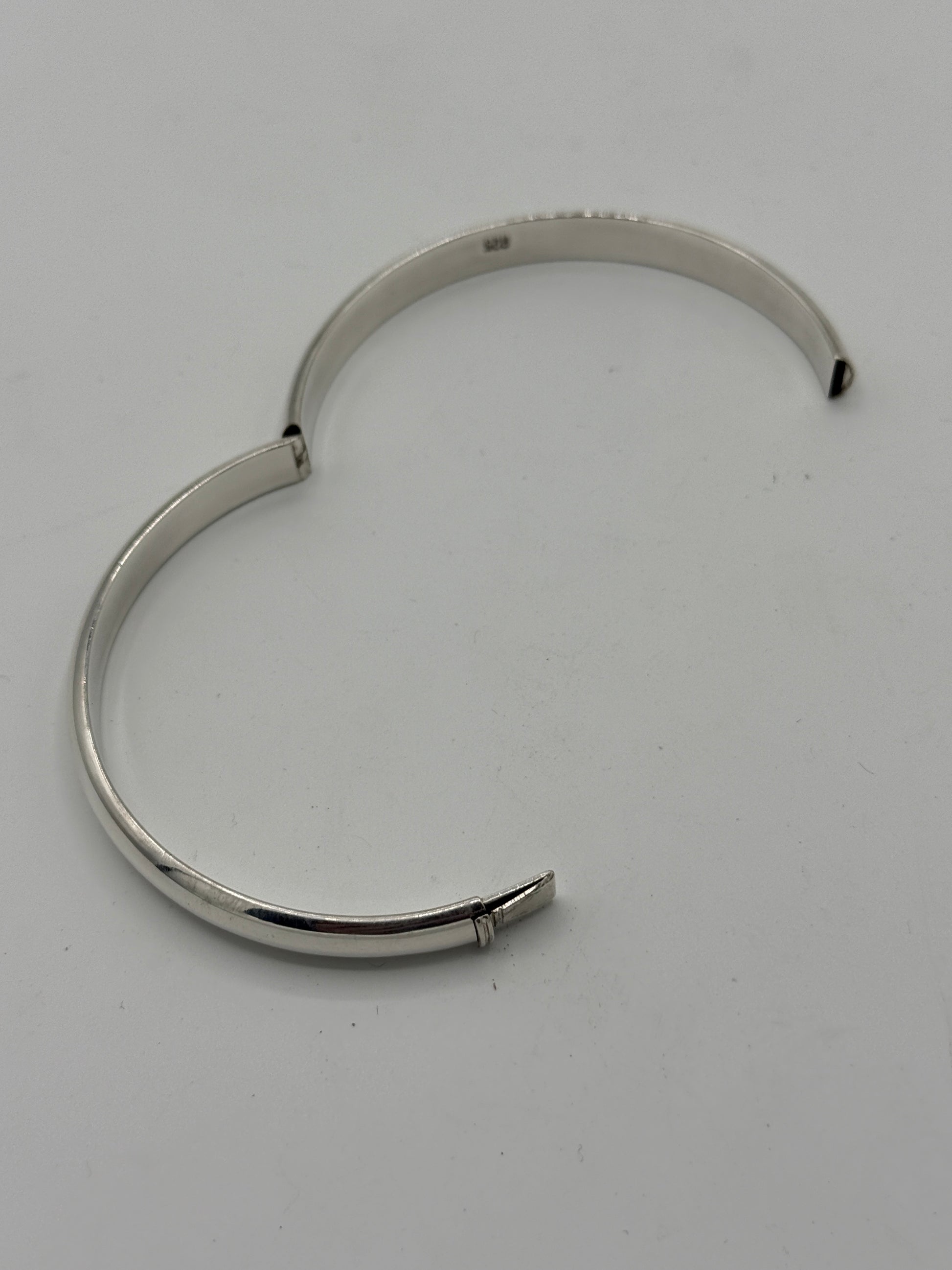 Vintage modernistisk rund Sterlingsølv armring. Fra 1980érne