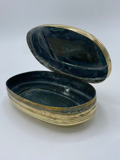 Antik tobaks æske i messing. Holland midt/slut 18.Årh