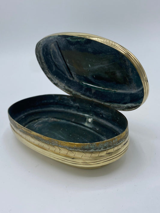 Antik tobaks æske i messing. Holland midt/slut 18.Årh