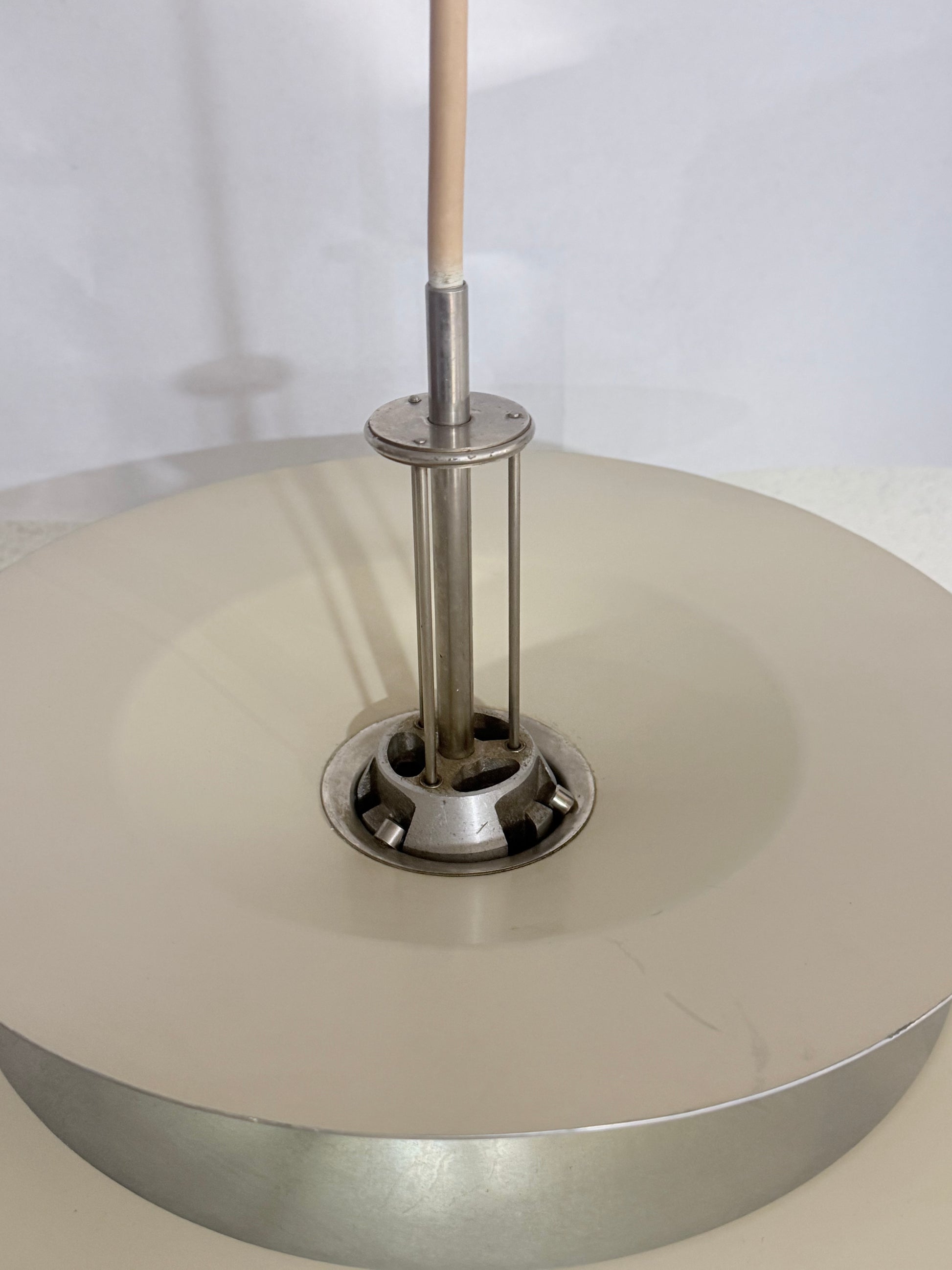 Poul Henningsen. PH Kontrast loft lampe, for Louis Poulsen. 1962