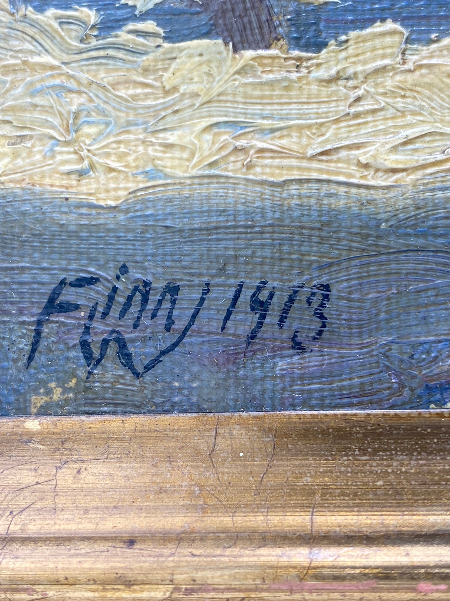 Finn W. Ekspressionistisk oliemaleri af snedækket gårdmiljø. Danmark. Fra 1913. Signeret