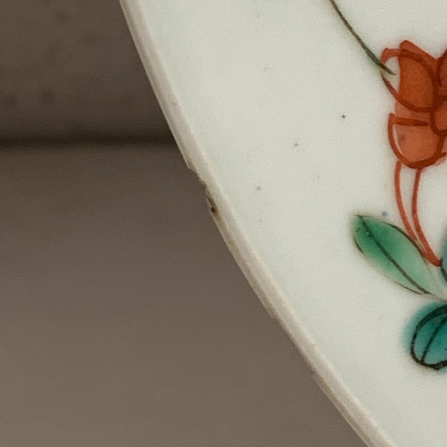 Chinese famille rose deep plate, Qianlong Dynasty (year 1735-1796.)