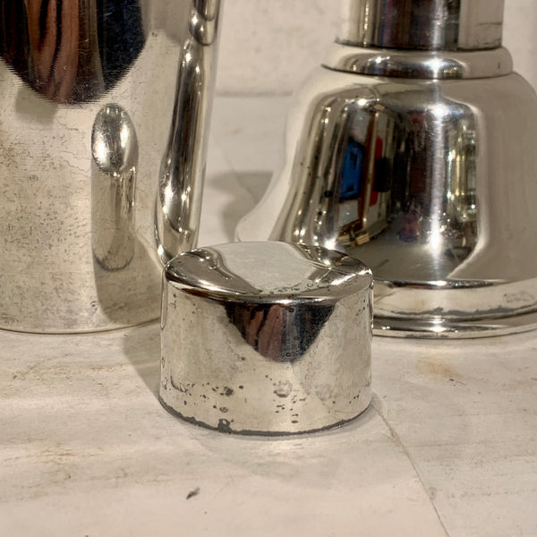 Ældre cocktail shaker i sølvplet.