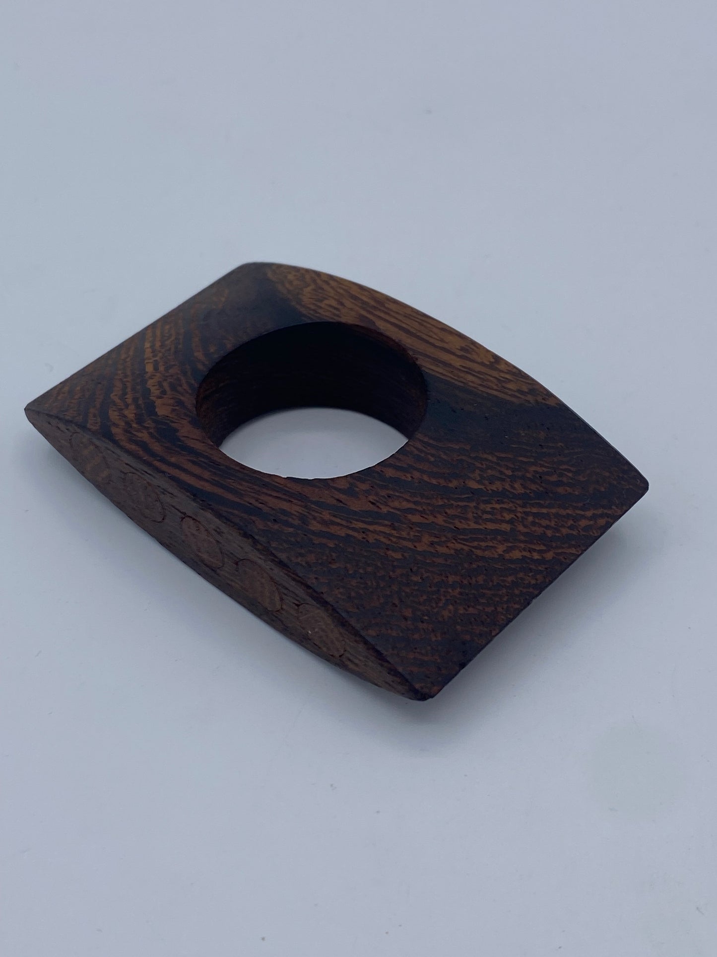 Vintage Danish design servietring i wengé træ. Midt 20. årh