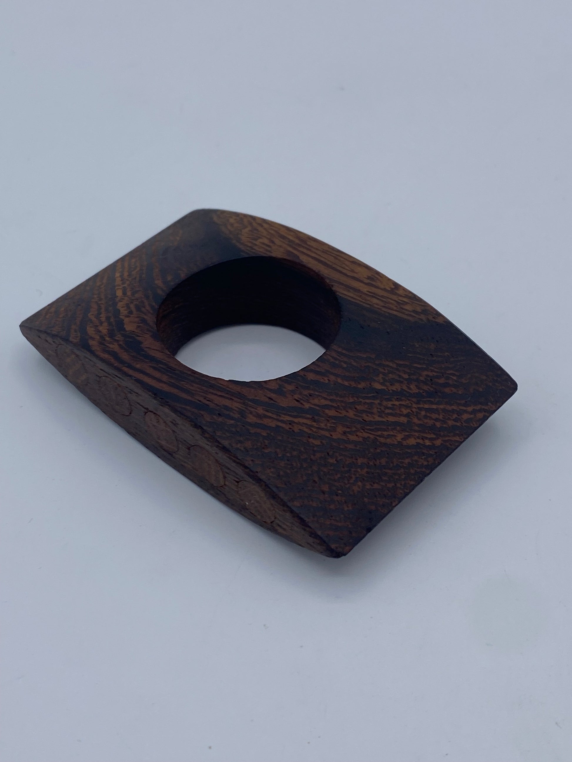 Vintage Danish design servietring i wengé træ. Midt 20. årh