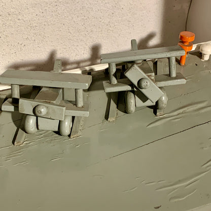 Ældre unikt dansk design træ hangarskib, fra midt 1900 tallet.