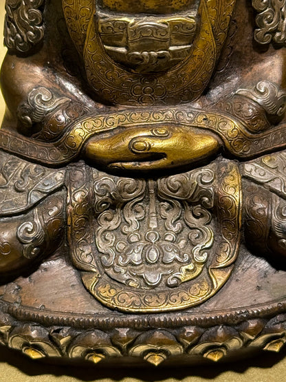 Amitabha Buddha i kobber og sterling sølv fra 1900 tallet