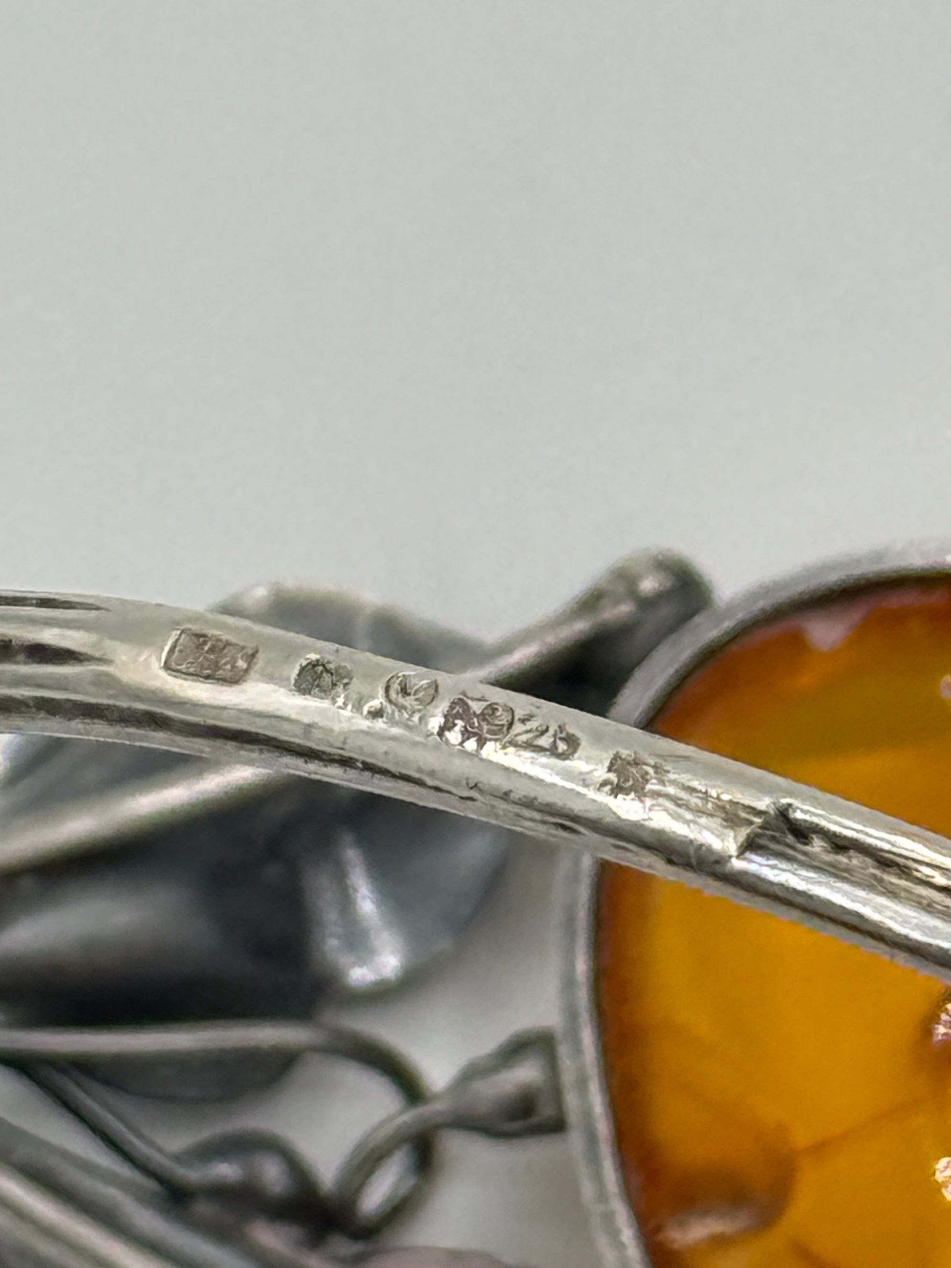 Vintage unika skønvirkestil Rav & Sterlingsølv armbånd. Gdansk, Polen. Fra 1980érne