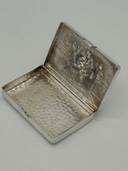 Ældre sølvbelagt repoussé pilleæske. Danmark, start/midt 20.Årh