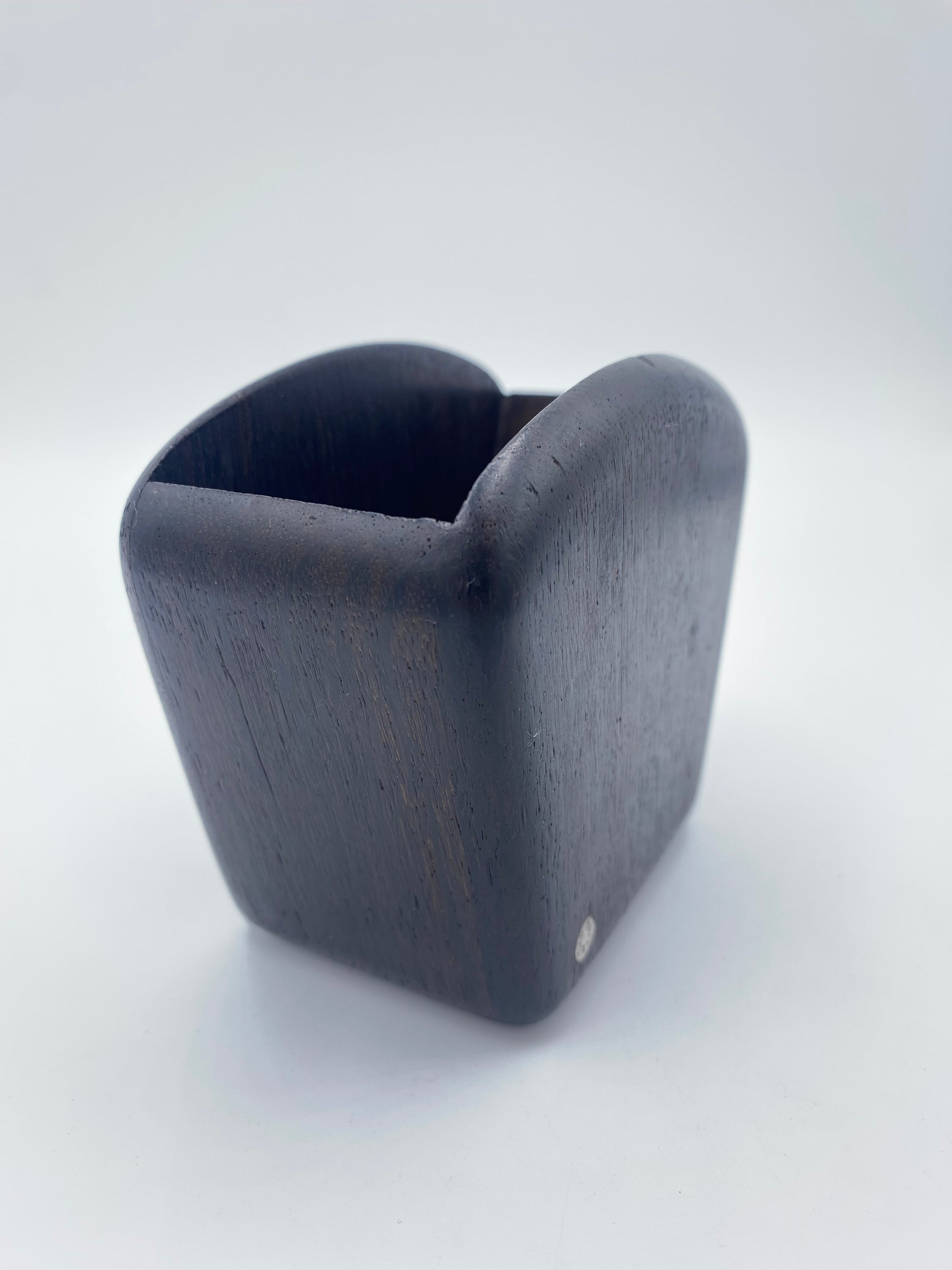 Axel Salomonsen (1933-1977). Danish design Brevholder/kortholder. Eboniseret træ & sølv. Fra 1960’erne